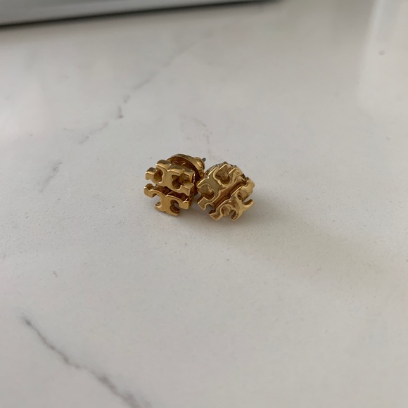 Tory Burch T Logo Small Stud Earrings - 16k gold - Picture 2 of 12
